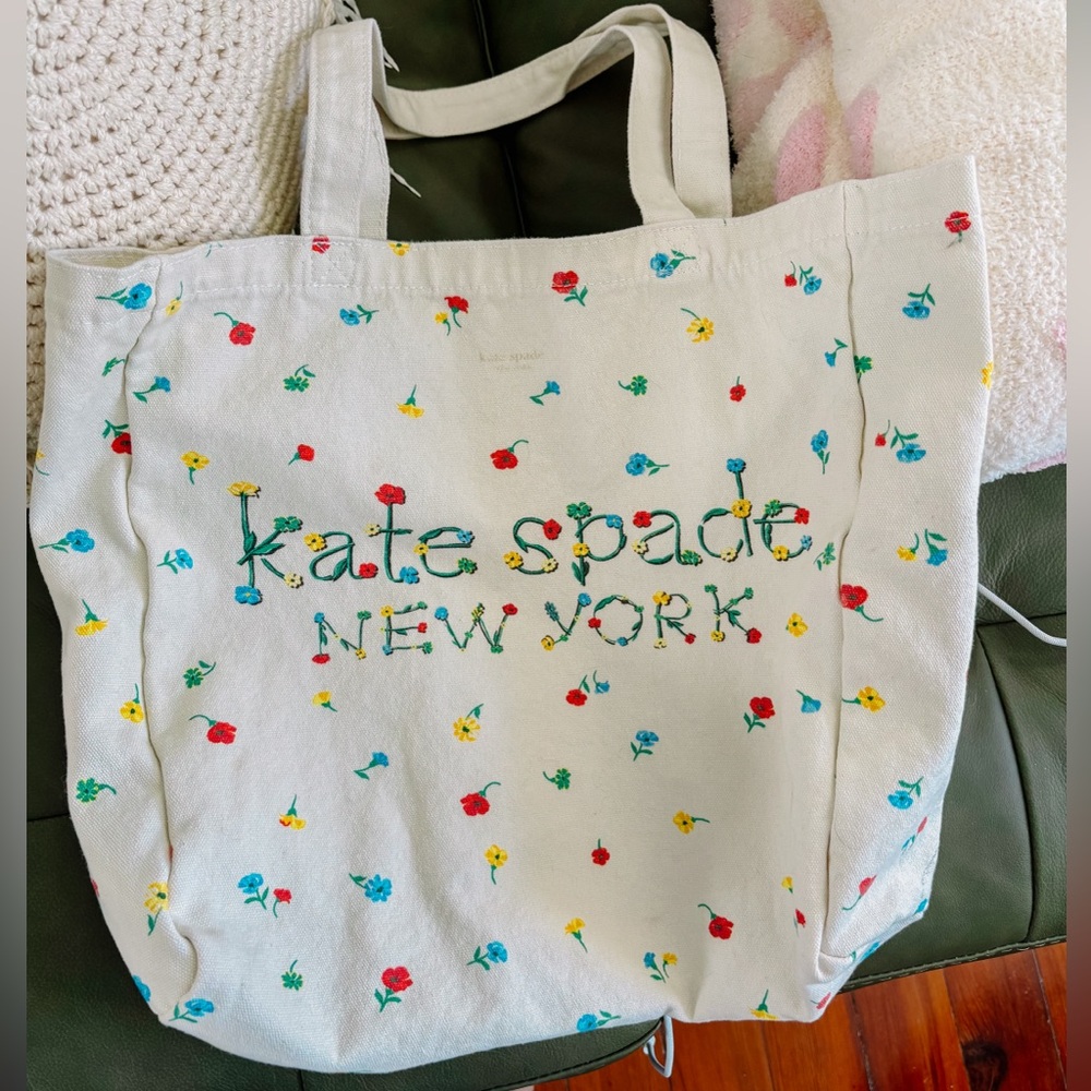 Like-New Floral Kate Spade tote bag 🌹
